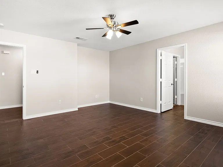 2409 Riley Dr — Photo 4
