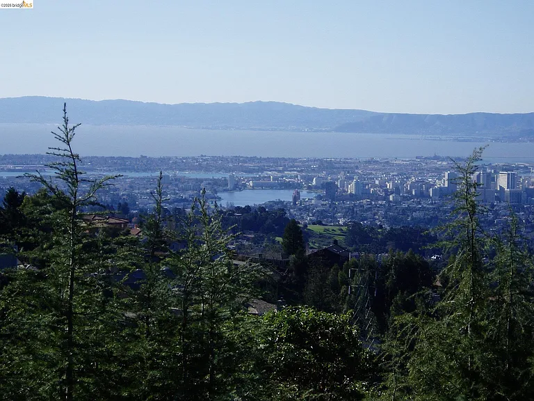 6100 Skyline Blvd — Photo 12
