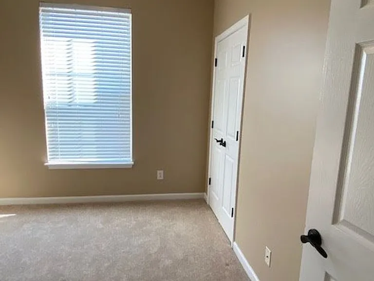 3015 Winston Dr #114 — Photo 17