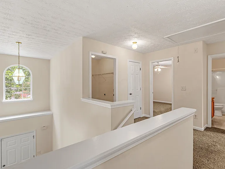 310 Sarasota Ln — Photo 26