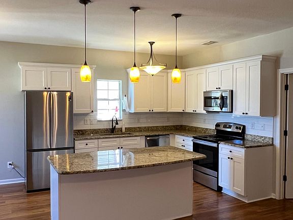 2nd image of 1301 Dominoe Trl