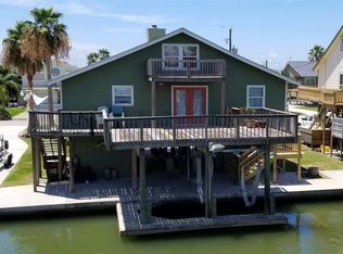 226 Galleon Dr, Freeport, TX 77541
