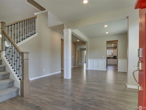 3rd image of 2427 56th Ave NE
