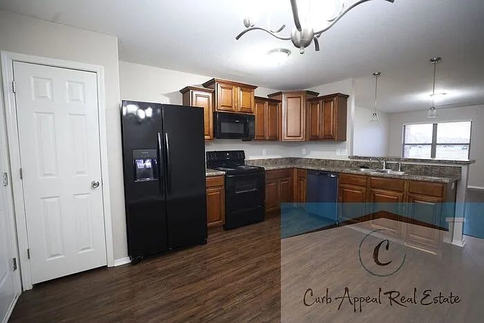 3883 Saddlecrest Dr — Photo 5