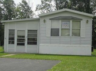 1541 Lee Ln, Grove City, PA 16127