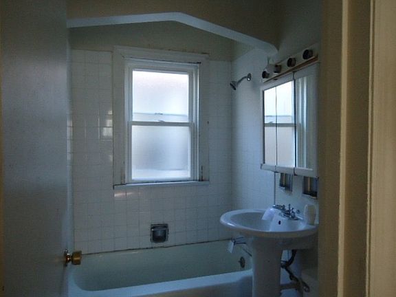 4th image of 9855 S Woodlawn Ave