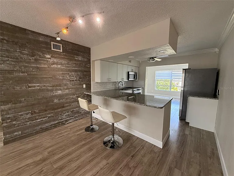 2428 Columbia Dr #68 — Photo 9