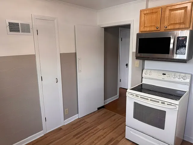 1210 S 76th St — Photo 3