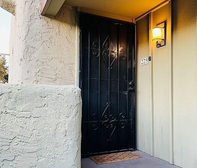 1701 W Tuckey Ln #225 — Photo 1