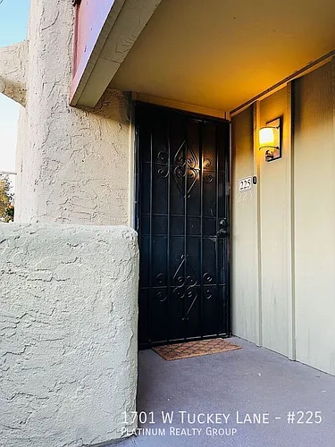 1701 W Tuckey Ln Photo 1