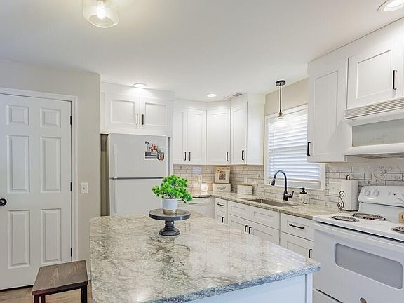 4th image of 1900 Meadowbrook Cir NW