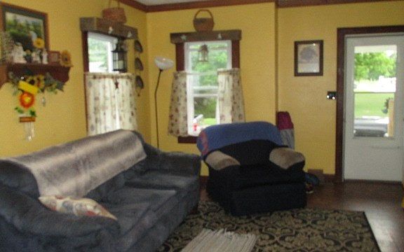2nd image of 902 S Lynn St