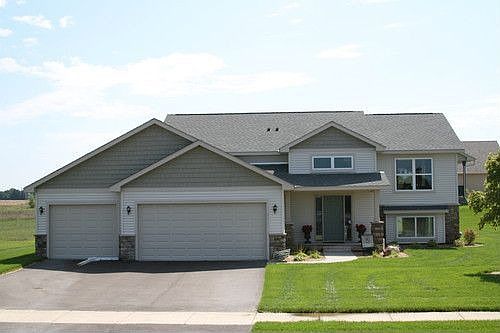 2nd image of 813 Riverview Ln