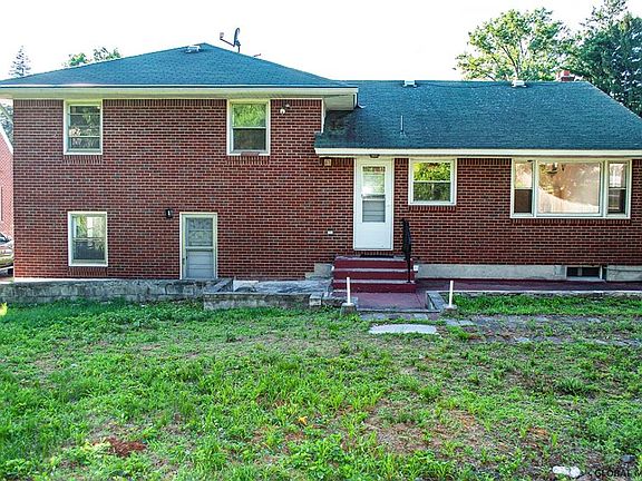 5th image of 15 Hillcrest Ave
