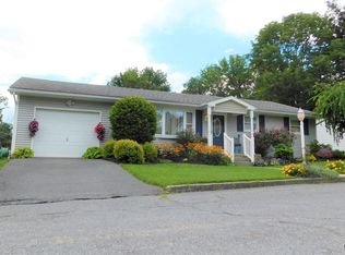 103 1/2 Sleepy Hollow Ln, Bangor, PA 18013