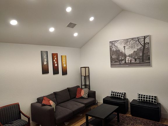 3rd image of 1309 E 52nd St APT 2