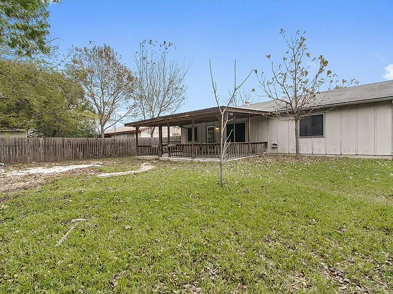 2003 Heathwood Cir — Photo 3