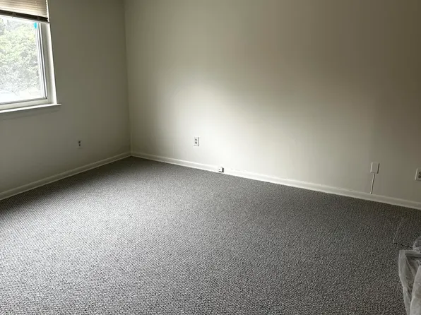 4010 Hampden St APT 204, Kensington, MD 20895