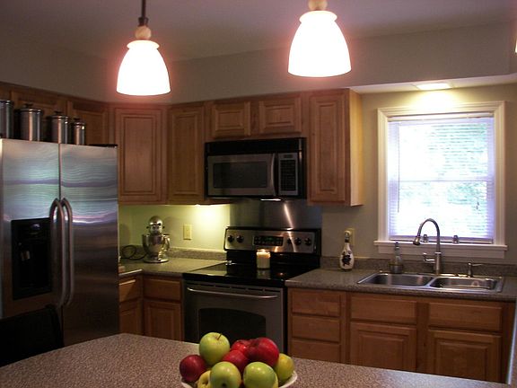 Large Eat-In Kitchen