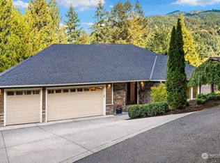 1535 Hillside Dr SE, Issaquah, WA 98027