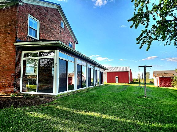 5th image of 7603 Darrow Rd