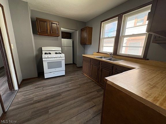 4th image of 566 Sumner St