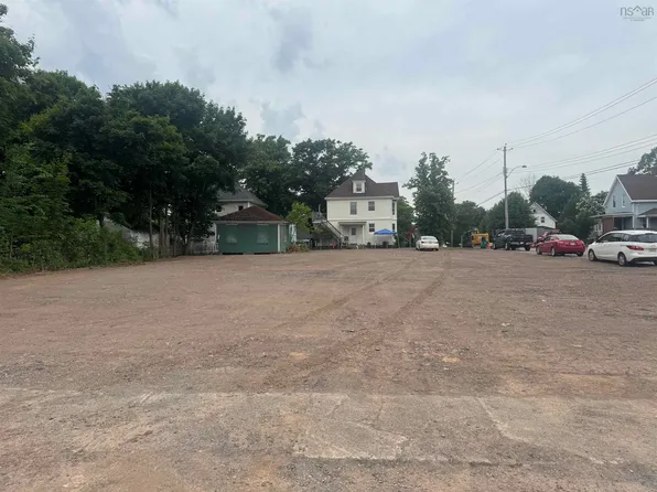 225 McColl St, New Glasgow, NS B2H 4Z8