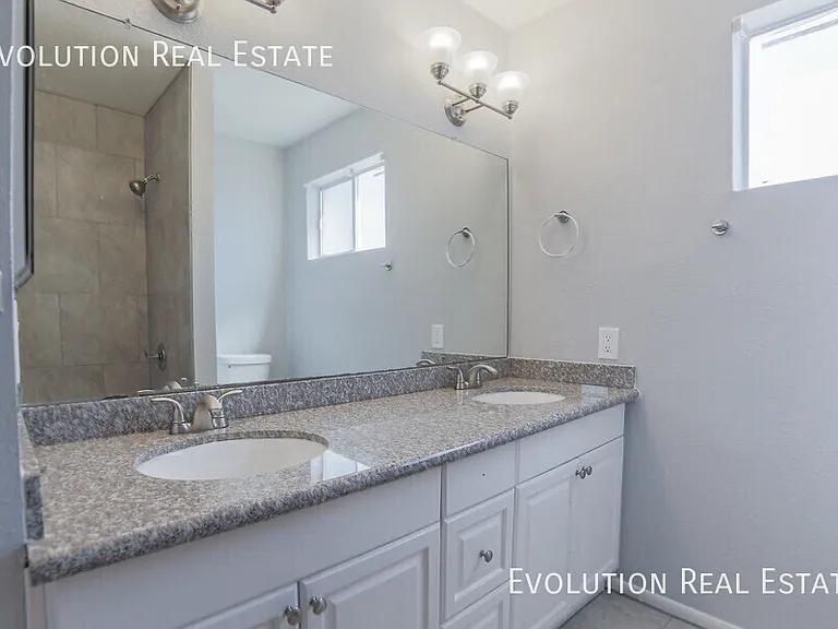 2110 S Shannon Dr — Photo 18