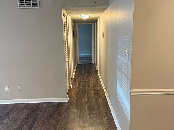 5th image of 2092 S Sherwood Dr APT B13