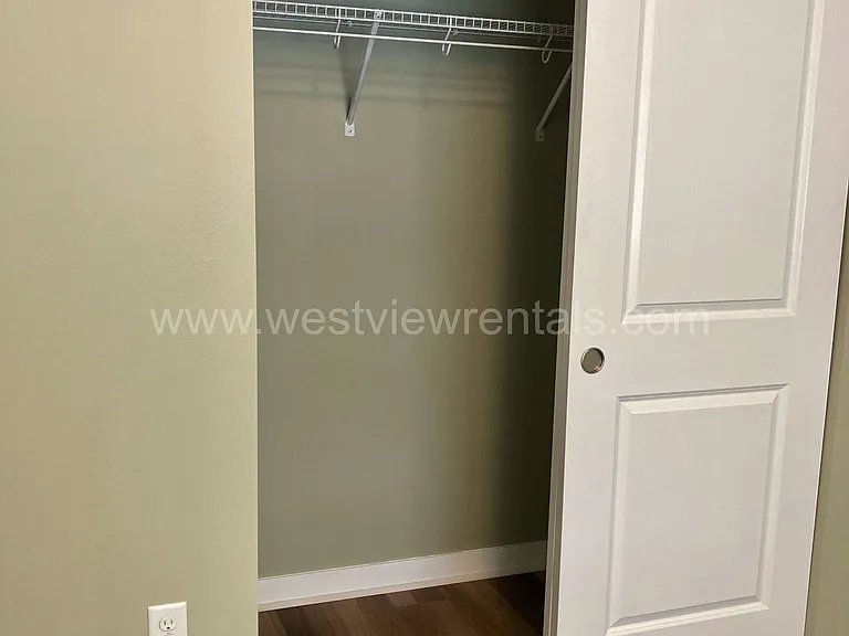 200 E Maple St — Photo 105