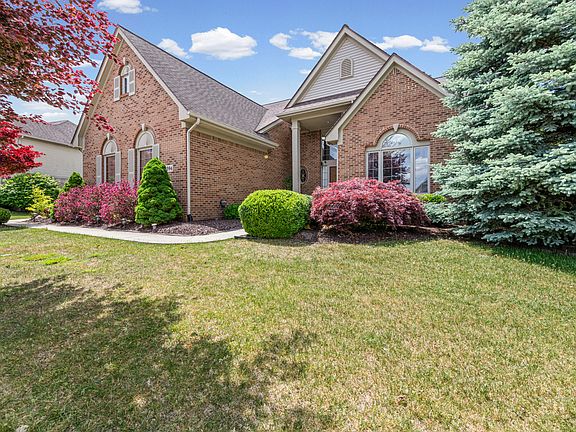 3rd image of 9094 Woodgrove Dr