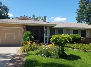 525 Edgewood Ln, Elk Grove Village, IL 60007