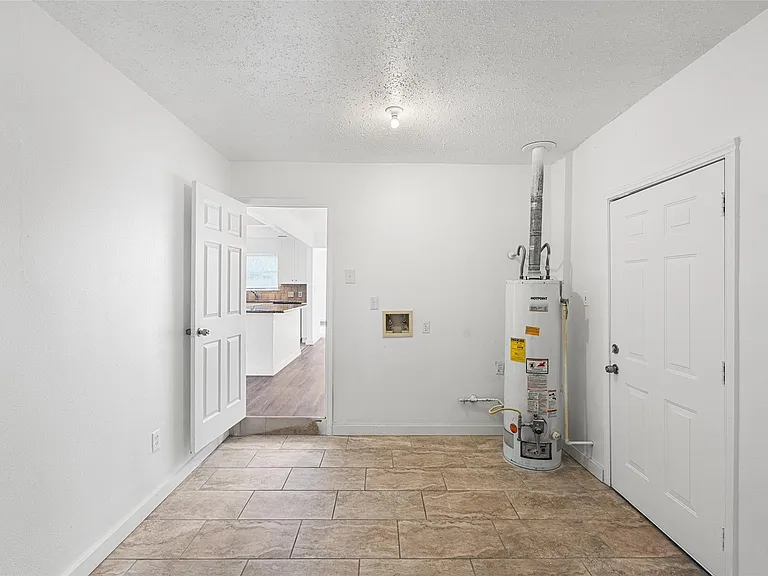 9005 Gabriel St — Photo 17