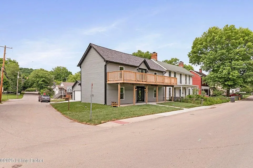 3 bed, 2.5 bath, 1600 sqft, $1,895 — Photo 1