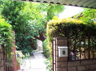 713 Huntley Dr, West Hollywood, CA 90069