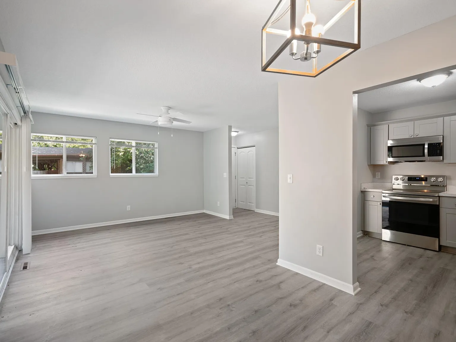 9153 W 83rd St — Photo 2