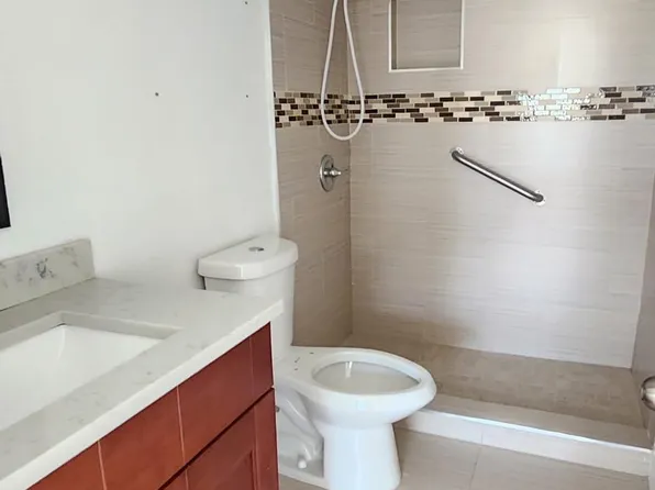 10227 NW 9th Street Cir, Miami, FL 33172