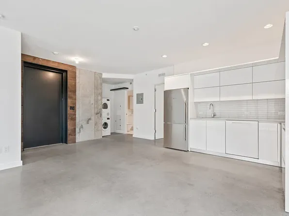 651 New York Avenue image 5 of 9