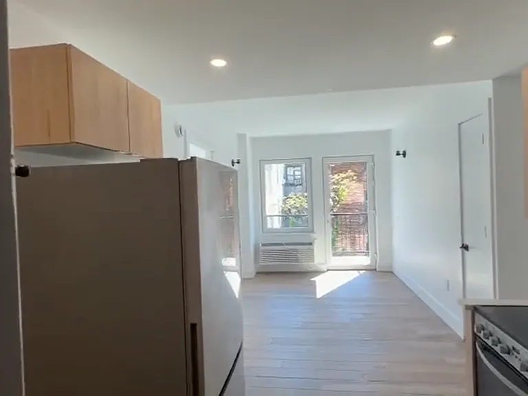 355 E 194th St #8A — Photo 2