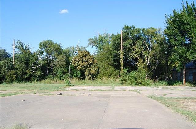 2nd image of 412 N Parkway Dr