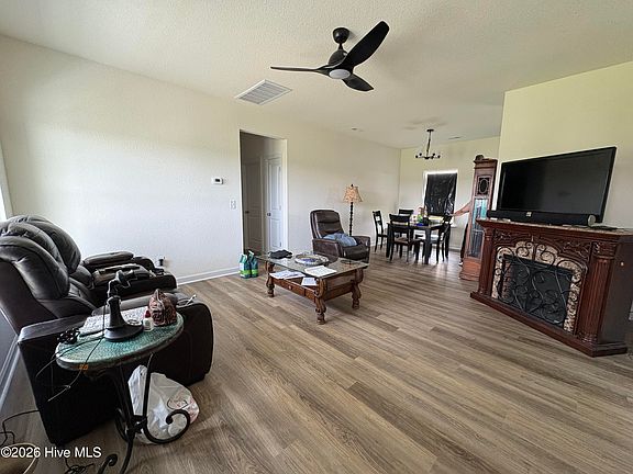 5th image of 615 Meadstown Road