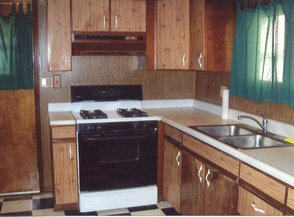 4th image of 692 Davids St