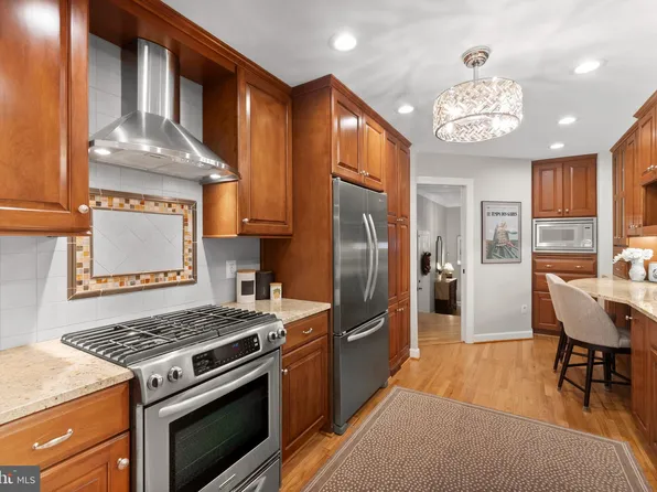 6315 Chaucer Ln, Alexandria, VA 22304
