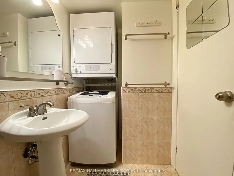 668 Morin St #B — Photo 19