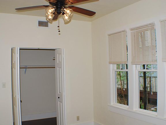 2nd image of 404 Julia Pl #A