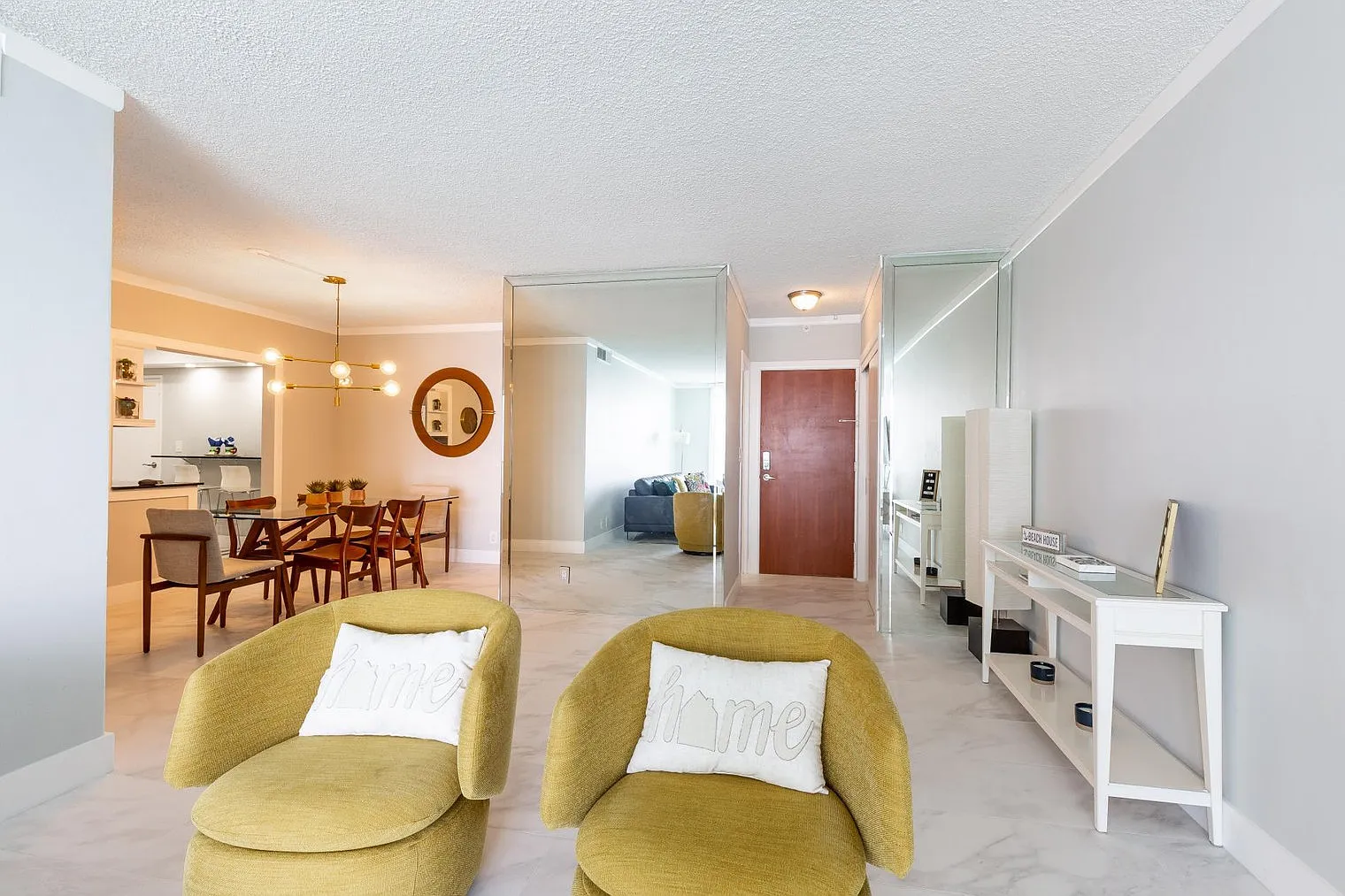 2 bed, 2.0 bath, 1237 sqft, $5,911 — Photo 3