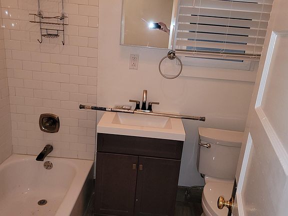 4th image of 126 Clinton Park #A