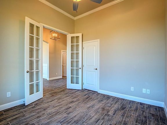 4th image of 1033 Scattered Oaks Trl