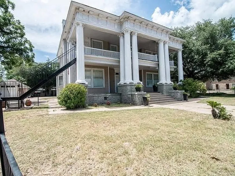 407 N Moody St — Photo 2