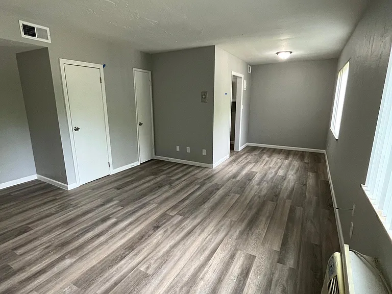 5100 Lee Rd #13 — Photo 6